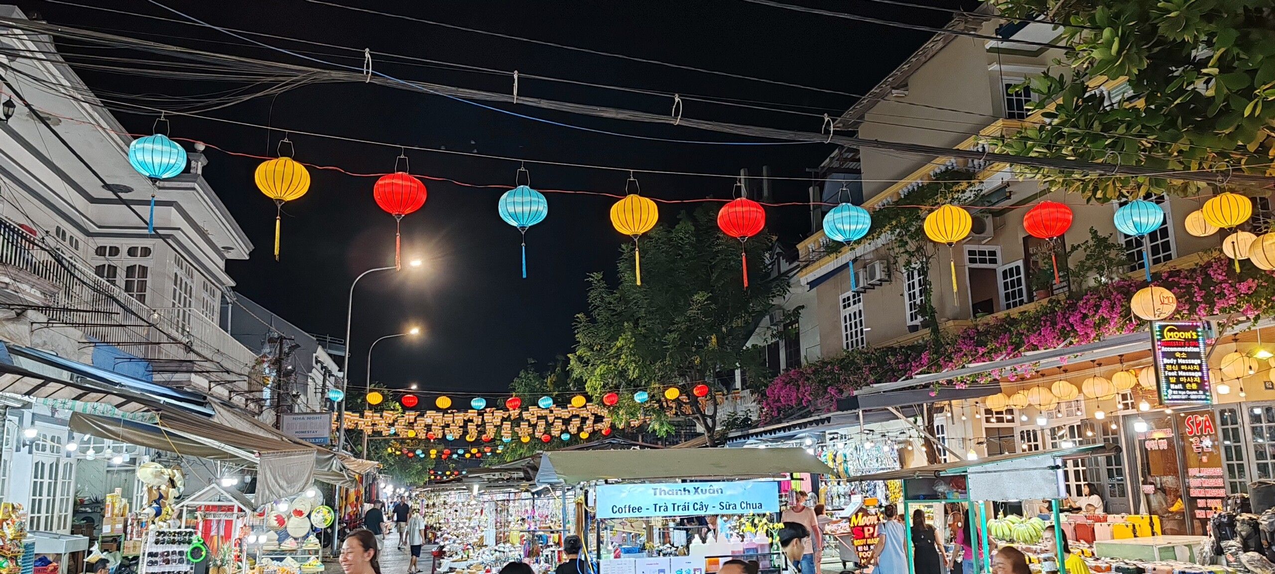 mercado nocturno hoi an